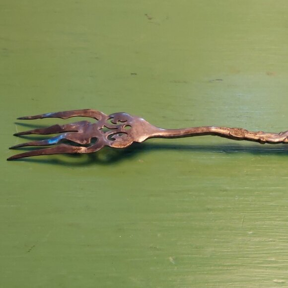 Vintage Silver Monogrammed serving fork - Picture 5 of 5